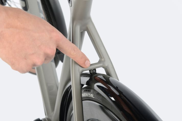 There must be space between the mudguard and the brake bridge of the chainstays