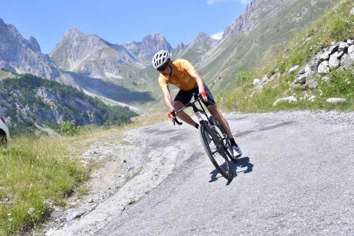 TOUR editor Andreas Kublik on a test ride