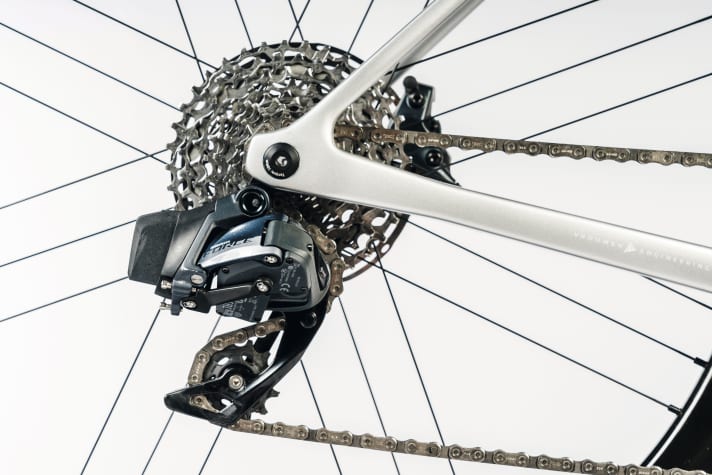 The test bike is equipped with a SRAM Force eTap AXS