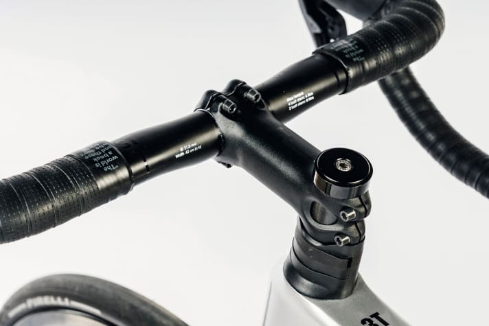Handlebars and stem look simple