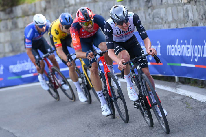 In 2023, Tadej Pogacar (front) was unable to shake off the competition on the Poggio