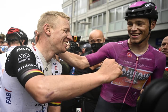 Pascal Ackermann remporte la 11ème étape du Giro d'Italia à la photo-finish devant Jonathan Milan.