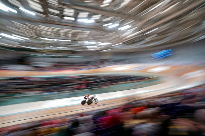 Epicentre: : Pendant les compétitions de Glasgow, le vélodrome a accueilli chaque jour 4.000 spectateurs sur la piste de 250 mètres, qui se sont affrontés à un rythme effréné.