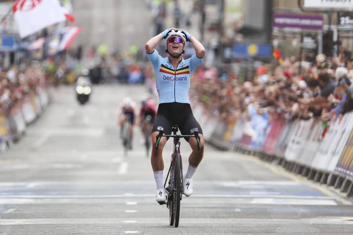 Lotte Kopecky sicherte sich 2023 den WM-Titel im Straßenrennen in Glasgow und holte zudem auf der Bahn zweimal Gold