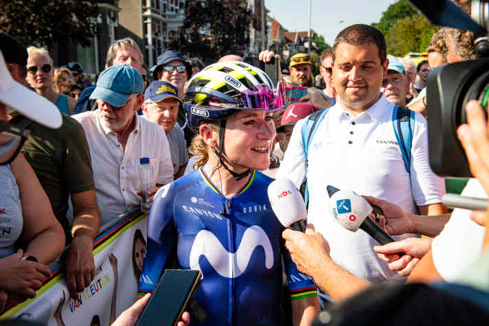 Bei Movistar beendete Annemiek van Vleuten Ende 2023 ihre Karriere.