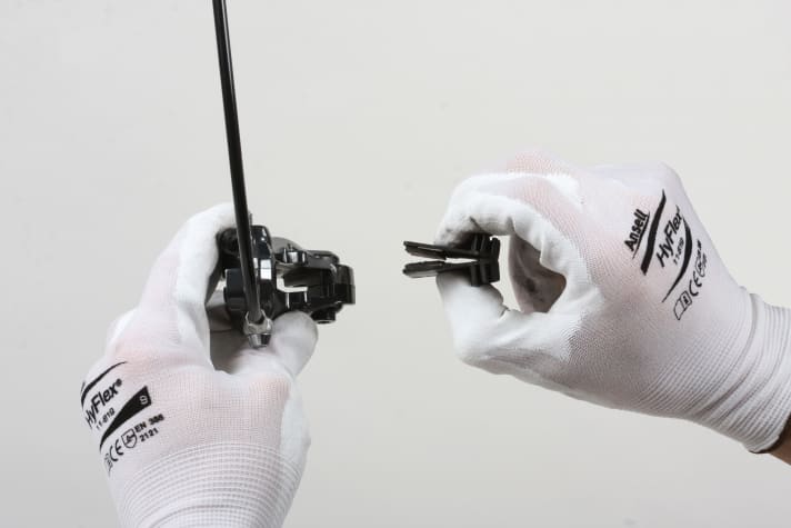 Bremsbeläge einbauen Rennrad Scheibenbremse nach Entlüften