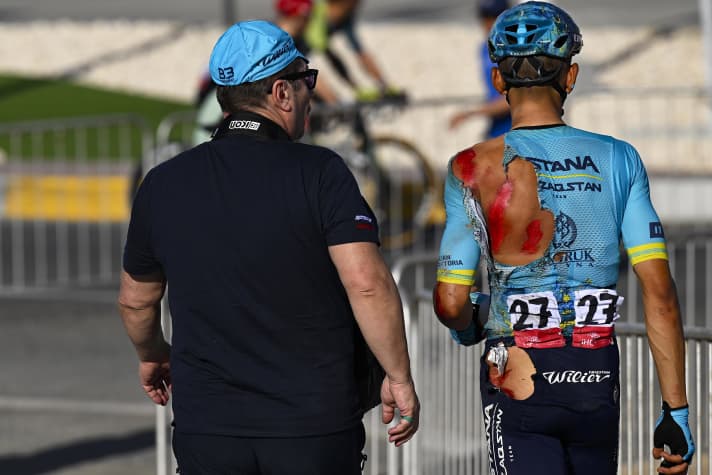Crash injuries to Harold Tejada (Astana Qazaqstan Team)
