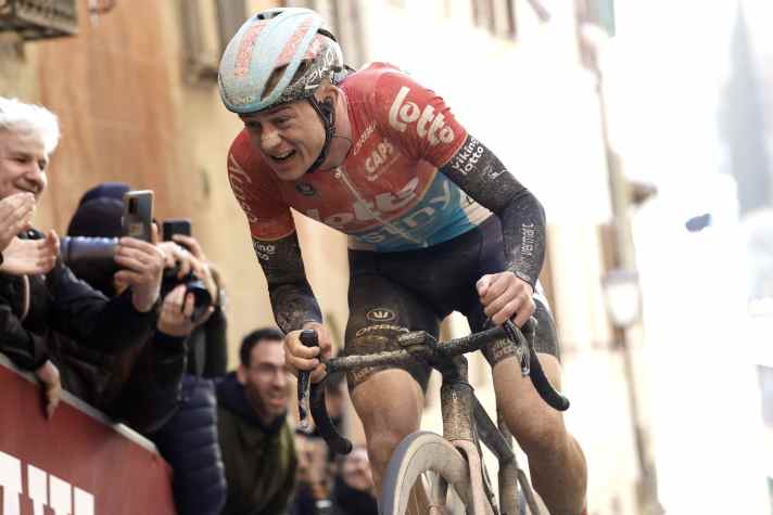 Maxim van Gils a terminé troisième dans la Strade Bianche