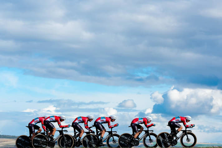 The team time trial provided spectacular images - like here the Team Lotto-Dstny