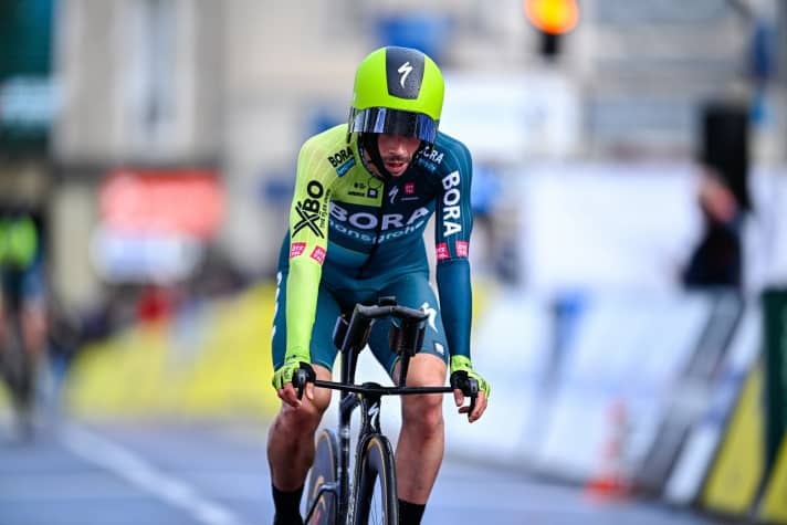 Bora-Hansgrohe with Primoz Roglic is also affected by the rain and loses time in the final. The Slovenian loses 54 seconds to the victorious UAE Team Emirates