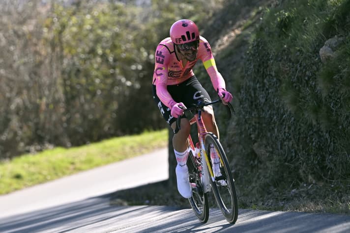 Mit Aero-Helm zum Sieg: Alberto Bettiol bei Mailand-Turin