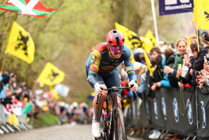 Mads Pedersen went on the offensive early in the Tour of Flanders - without success