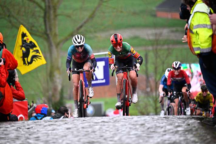 Elisa Longo Borghini (r.) and Katarzyna Niewiadoma beat all their rivals in the Tour of Flanders.