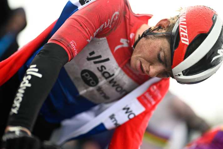 Bisher lief die Saison für Demi Vollering nicht nach Plan. Allzu oft sprach nach den Rennen Enttäuschung aus dem Gesicht der Seriensiegerin aus dem letzten Jahr.