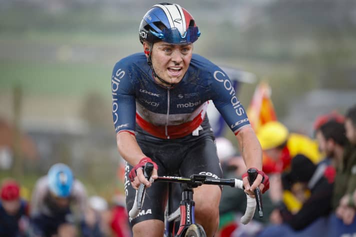Victoire Berteau starts as a local hero at Paris-Roubaix Femmes 2024