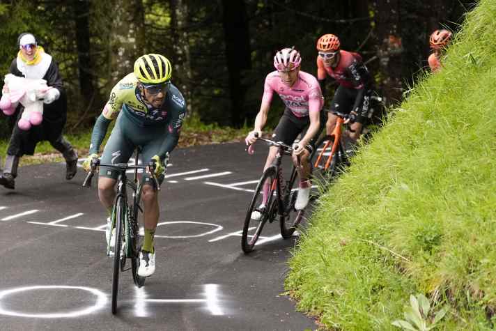 Bora-Kapitän Daniel Martinez versucht ­Pogacar anzugreifen, muss aber auch ein­sehen, dass der Slowene nicht abzuschütteln ist