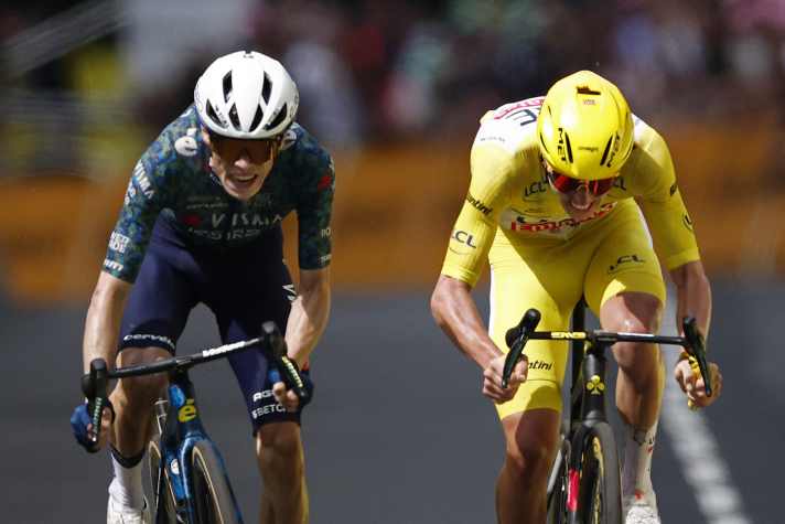 Jonas Vingegaard and Tadej Pogacar deliver a thrilling duel on the 11th stage