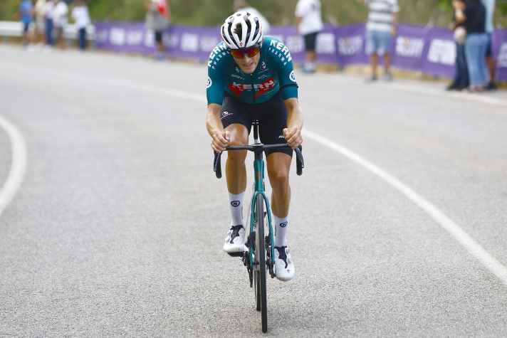 Zehn Kilometer vor dem Ziel setzt Castrillo in einem Flachstück des Schlussanstiegs die entscheidende Attacke