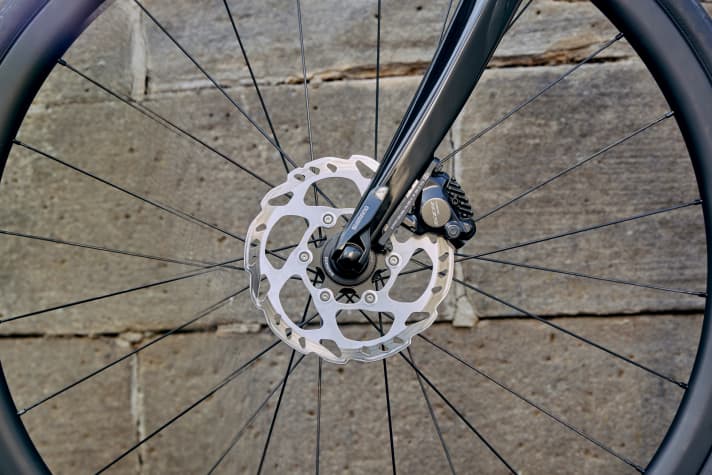 Shimano 105: The brakes of the mechanical version remain untouched