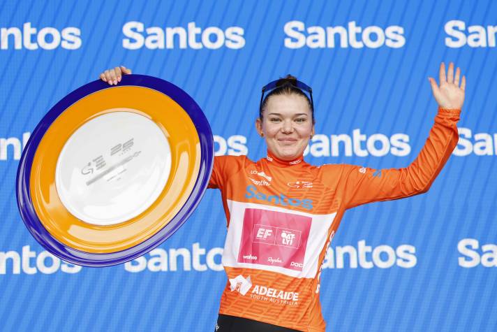 Strahlende Siegerin der Tour Down Under 2025: Noemi Rüegg