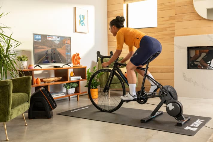 Zwift Hub One Smart Trainer mit einem Ritzel und virtuellem