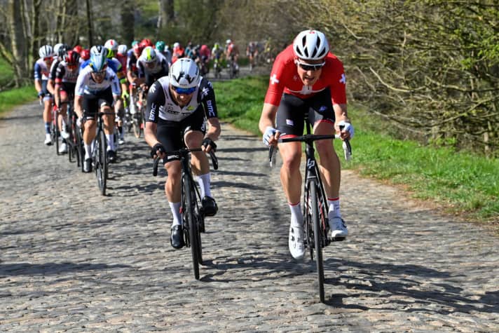 Une force en tant que meneur d'allure : Stefan Küng fait également souffrir ses concurrents lors des classiques, ici le Tour des Flandres 2021.