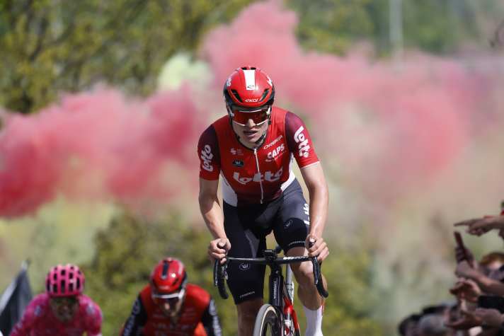 Lennert Van Eetvelt wird von den Deutschen Georg Zimmermann und Jonas Rutsch unterstützt