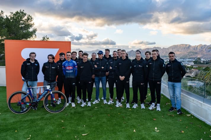 Louis Kitzki wins a professional contract with the Alpecin-Deceuninck Development Team after winning the Zwift Academy.
