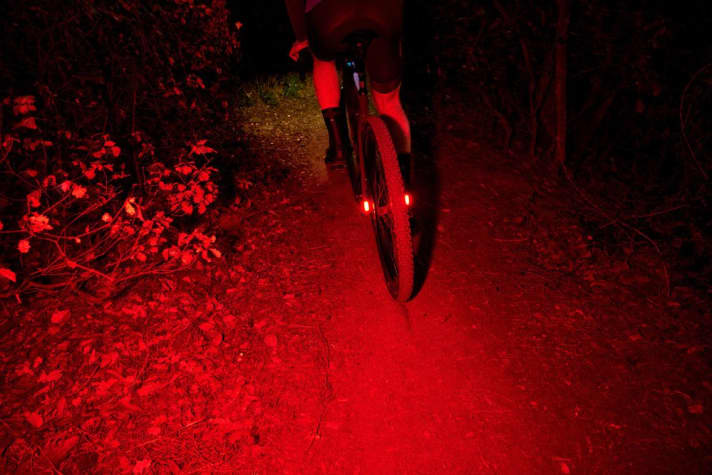 The Canyon x Lupine SightStays system, which ensures visibility from all directions at the rear with two integrated rear lights