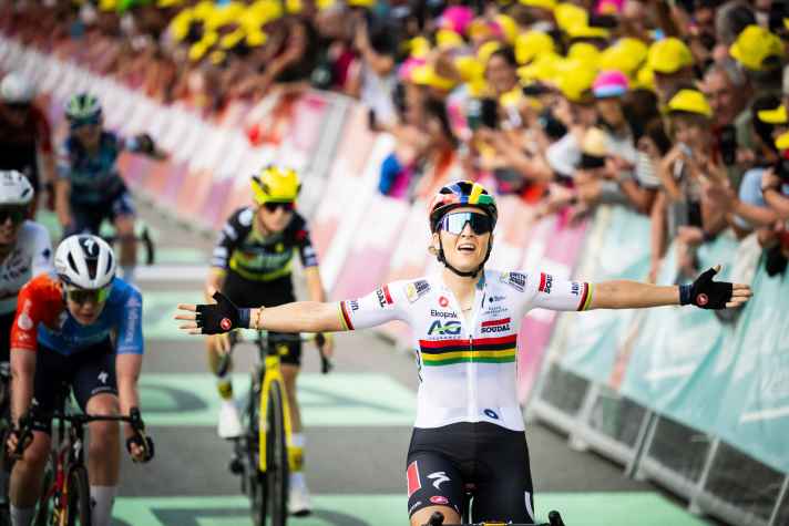 Stage 5: Kim Le Court wins in the sprint of a small group