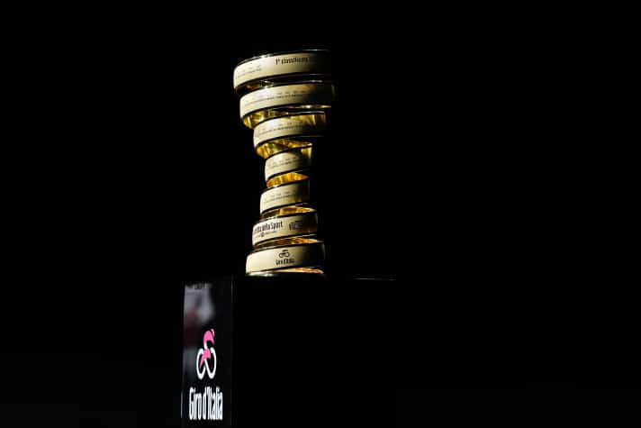 Die Trofeo senza fine - der Pokal wartet auf den nächsten Giro-Sieger