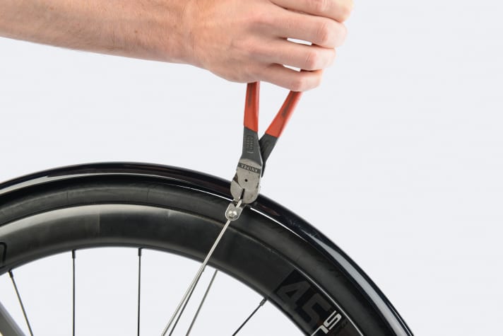 Protruding wire struts are best shortened with side cutters or pliers