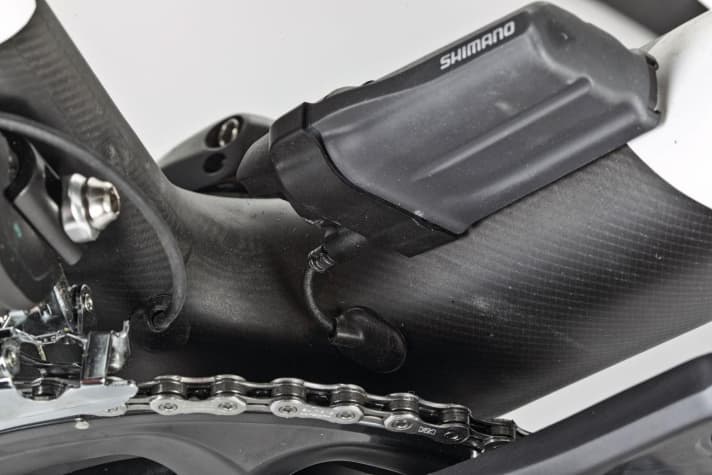   Powerful but bulky: Shimano's first-generation battery.