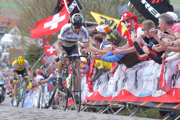 Peter Sagan outpaces Sep Vanmarcke on the Paterberg