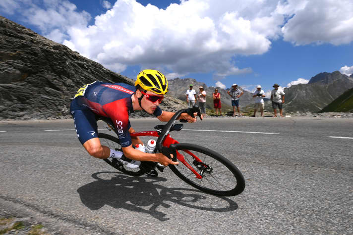 Tom Pidcock dans la descente du Galibier