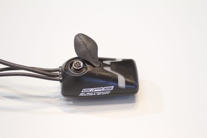   Only the design of the small DTI unit, which sits on the handlebars or stem, has changed significantly in the V3. It now has a charging interface and Bluetooth, which enables communication with end devices.
