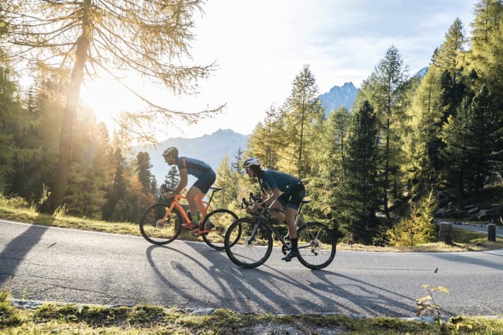 Endurance Rennräder auf Alpenpass-Anstieg