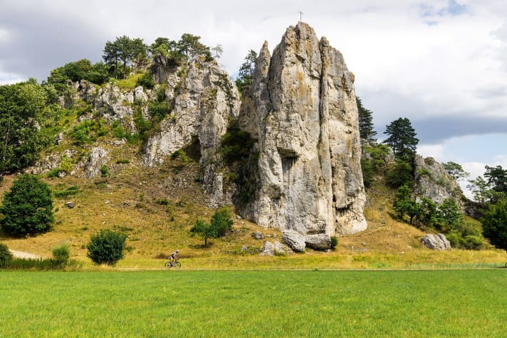   Rocky backdrop: Limestone cliffs - formed millions of years ago in a shallow sea - decorate the Altmühltal.