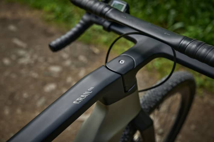   Known from the non-motorised Canyon Grail: The double handlebars, which are supposed to provide more flex.