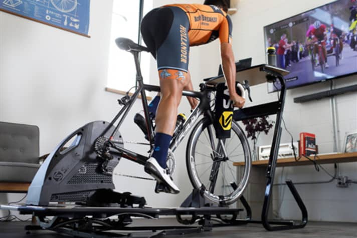   A "Pain Cave" at professional level: with Smart TV, Smarttrainer and the MP1 Motion Platform from Saris.