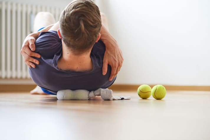 Inexpensive alternative to the special fascia tool for the spine: two tennis balls in a sock.