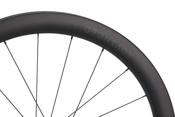 Die Felge ist 50 Millimeter hoch, außen 32,5 Millimeter breit