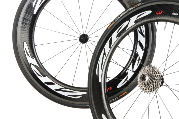 Carbonlaufräder mit hohen Felgen: Zipp 808 Firecrest Carbon Clincher 