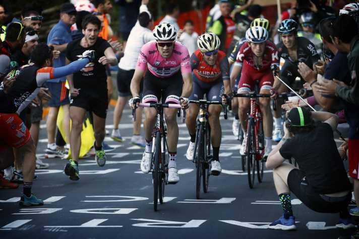 Tom Dumoulin rode in the pink jersey on the way to Oropa in 2017