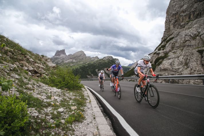 Le rédacteur de TOUR Andreas Kublik sur le parcours du Maratona dles Dolomites