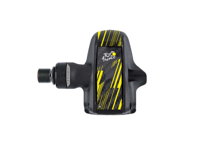   Noir et jaune : c'est ainsi que se présente l'édition spéciale de la pédale Kéo de Look à l'occasion du 106ème Tour de France.