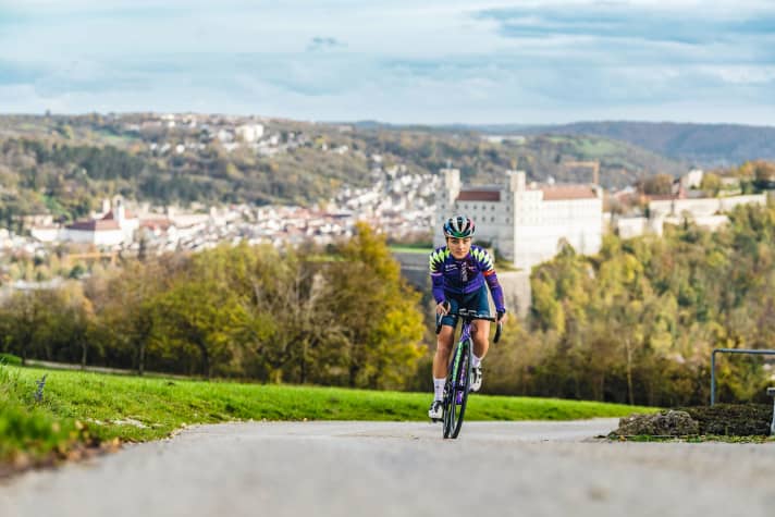 Porträt von Ricarda Bauernfeind, in der TOUR 2/23