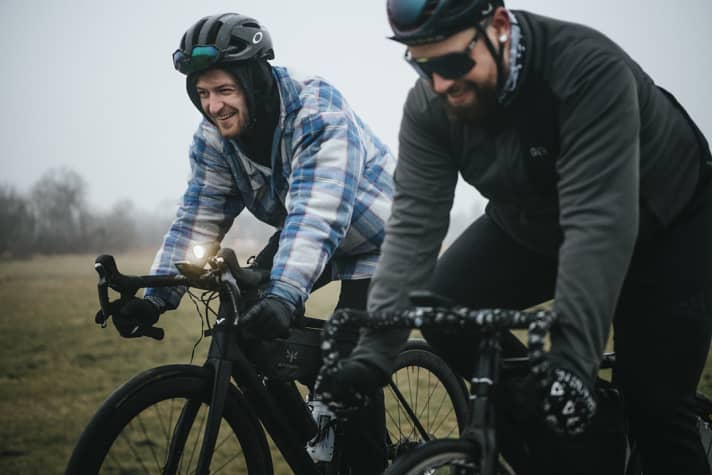 Les participants parcourent un circuit qu'ils ont eux-mêmes planifié, de 90, 180 ou 360 kilomètres, en solo ou en peloton. Peu importe que l'on roule en vélo de course, en gravel bike ou en VTT.