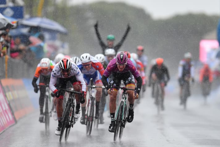 Lors du Giro d'Italia 2019, Pascal Ackermann (devant à droite sur la photo) a fêté deux victoires d'étape.