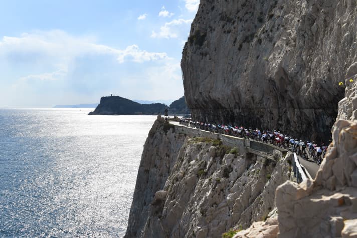 Bei Mailand-San Remo geht’s fast 150 Kilometer entlang der ligurischen Küste.
